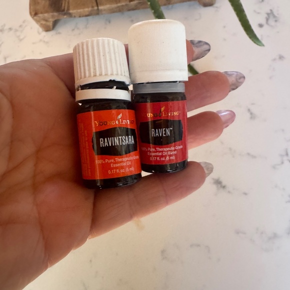 YOUNG LIVING ESSENTIAL OILS BUNDLE OF 2 RAVINTSARA & RAVEN BRAND NEW - Picture 1 of 4